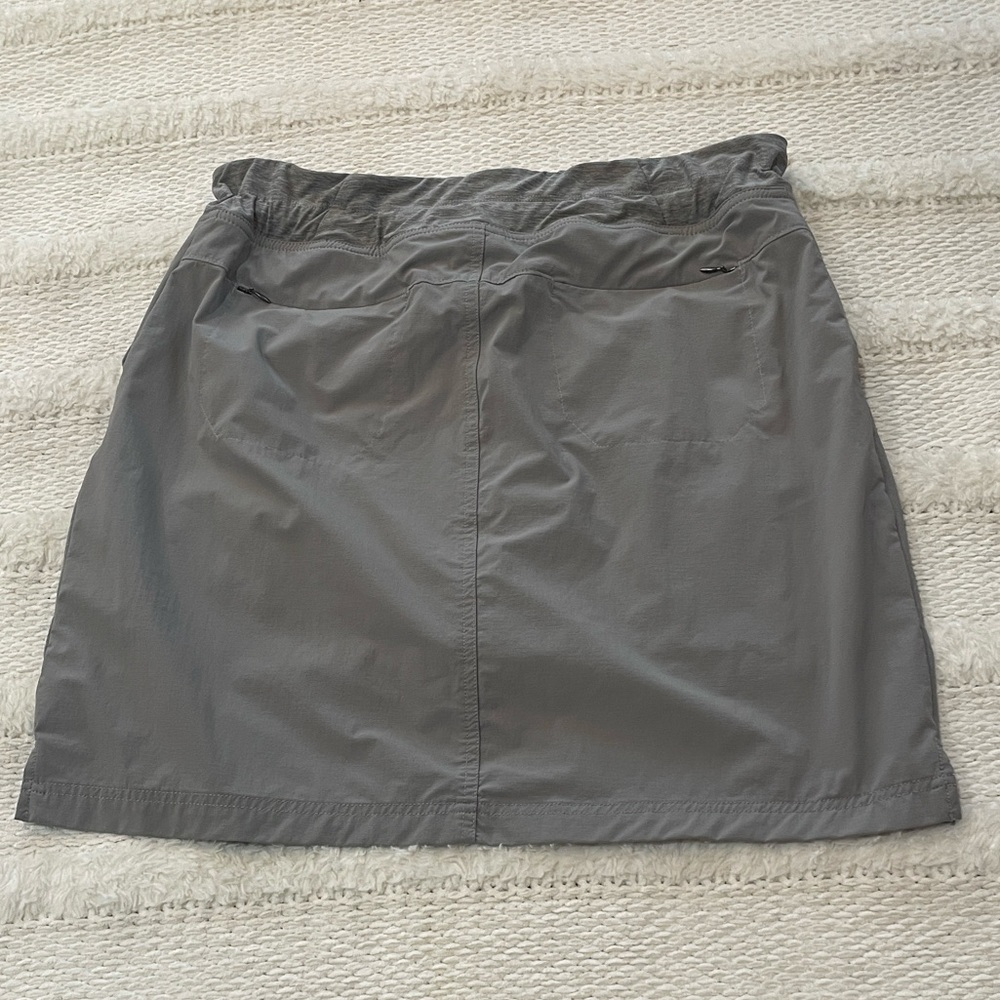 Duluth trading Co grey skort skirt attached shorts stretch women’s size 14 - Picture 6 of 14
